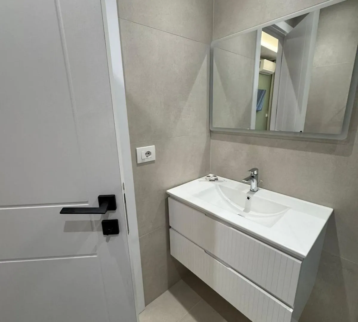 Hotel Zena Seaside Durrës 0*,  Albania