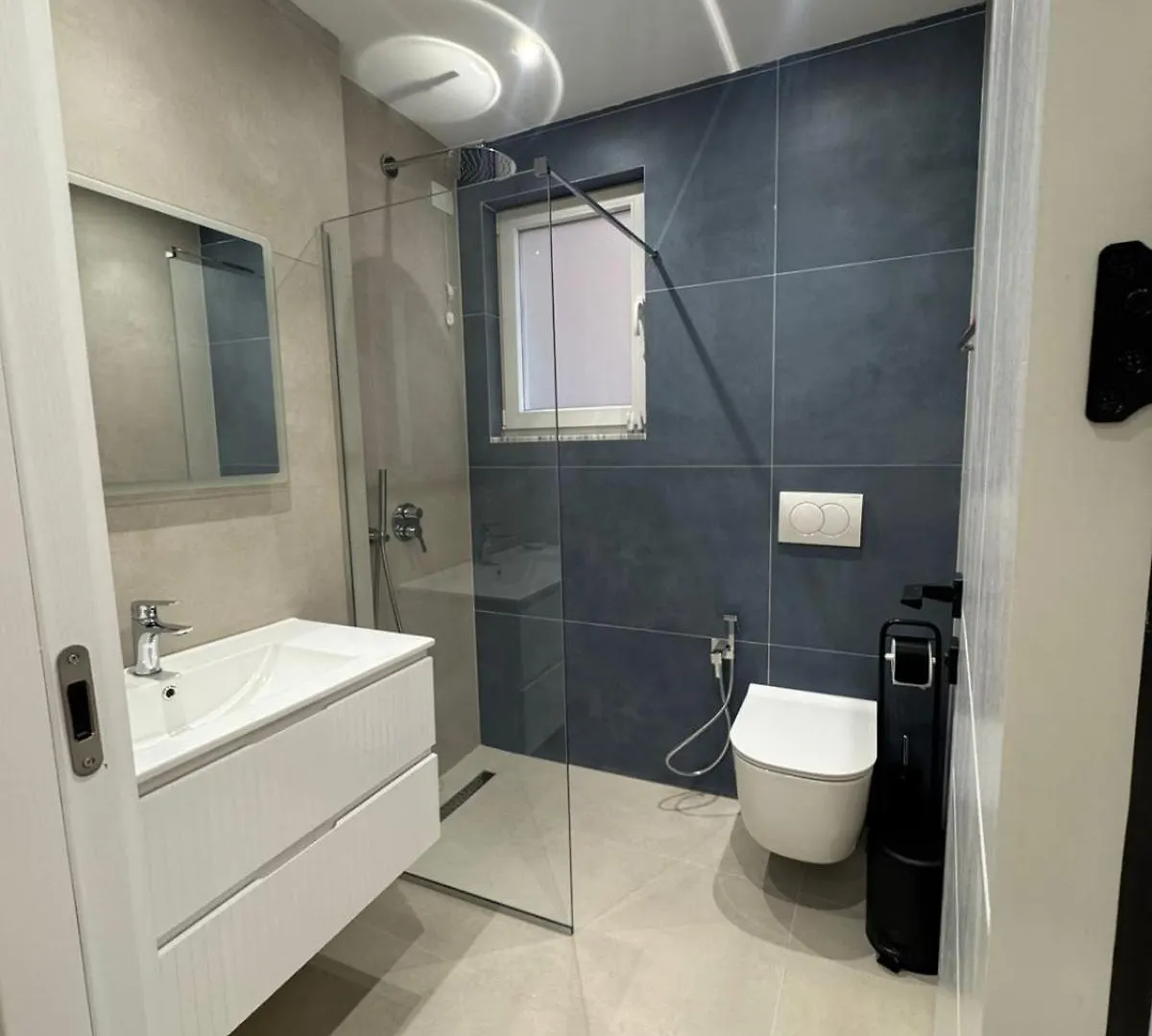 Hotel Zena Seaside Durrës 0*,